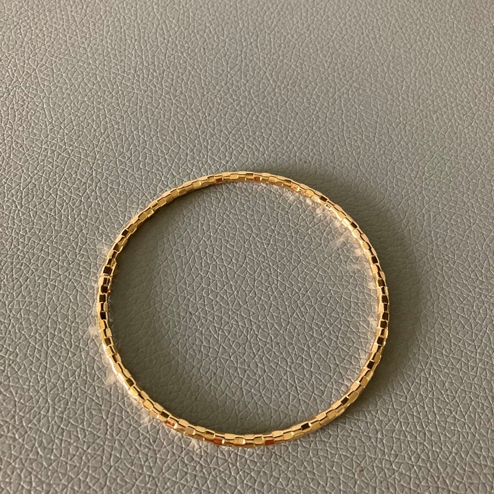 Italy 10kt Gold Bangle Bracelet